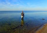 Zunächst war es an dieser Stelle richtig gut. Wind und Welle von links, Zug im Wasser und........Fische. Fast vom Strand aus beackerten wir die erste Rinne und Kontakte liessen nicht lange auf sich warten. Richtig gute Fische hingen am Haken.....und konnten sich allesamt wieder losschütteln....und dann drehte der Wind und auch hier folgte dann Ententeich. Schnell weiter....