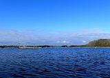 Locationwechsel. Einmal quer über die Insel, um die Fische mal wieder in einer dieser netten Buchten zu suchen. Die Wolken hatten sich inzwischen wieder verzogen und ich machte mich mit ein paar dünneren Klamotten auf die Suche nach dem Silber. Die Bucht vor mir wollte durchfischt werden. Also machte ich mich auf den Weg…….