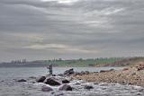 Nach ein paar mehr Metern am Strand, sind wir dann an einer Landspitze eingestiegen. Schwierig zu bewaten, mit einige Stolperfallen, aber geniales Revier….. Jens mit kraftvollem Doppelzug.