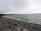 Es blieb ziemlich frisch, aber zumindest der Wind sollte stabil aus einer Richtung kommen. Blöde nur, dass der Wind nichts von der Vorhersage wusste. Bereits als ich am Strand ankam, war es kein Seitenwind mehr, sondern schräge auflandig. Hinzu kam wechselnde Bewölkung und immer mal wieder ein Schauer. Das alles bei vier bis fünf Grad.