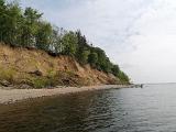 Wir wechselten die Seite der Bucht. Für uns beide ein neuer, aber sehr vielversprechender Spot. Tolle Strukturen unter Wasser und eine vom Herbststurm arg gebeutelte Steilküste. Auch wenn es hier heute nicht einen Zupfer gab und wir auch relativ schnell wieder weitergezogen sind, so waren wir uns doch einig. Dieser Strand wird uns definitiv nochmal wiedersehen.